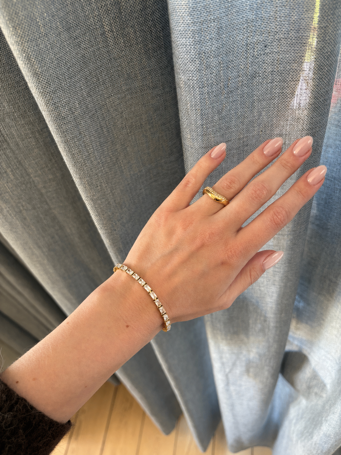 Tennis bracelet